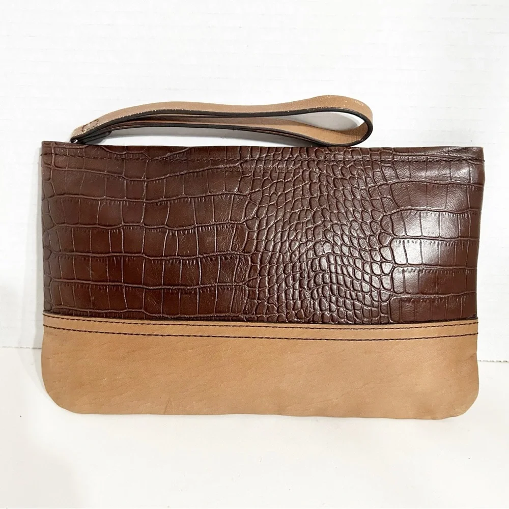 Banana Republic Two Toned Fully Lined Leather Wristlet Croc Embossed Stripe